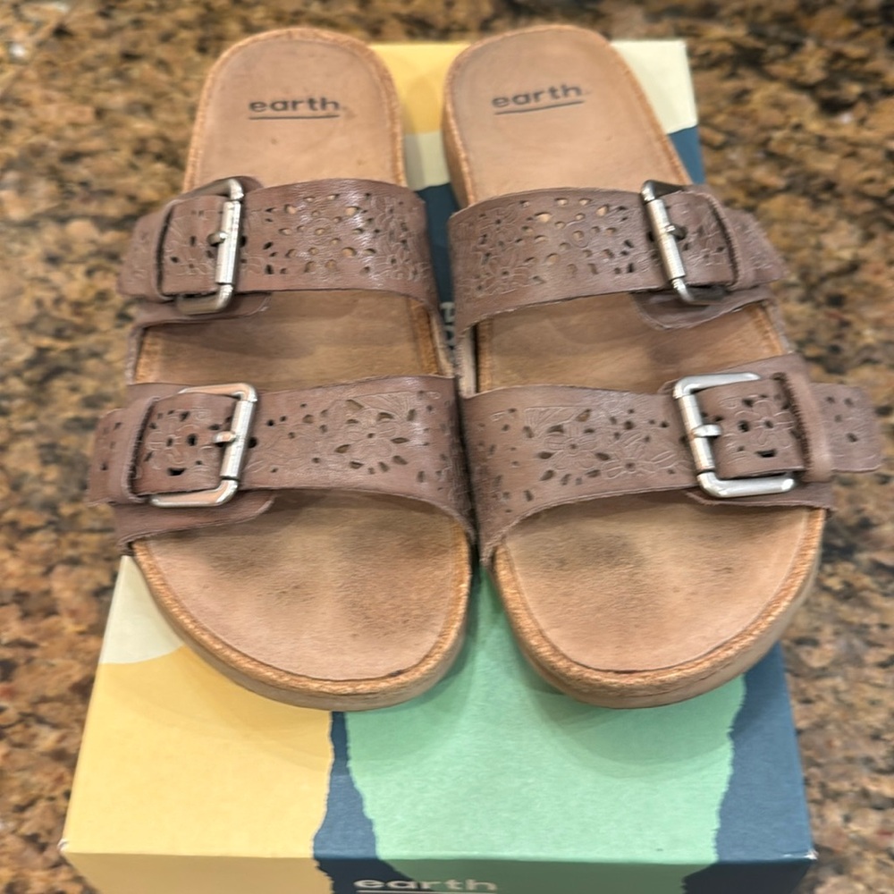 Earth Sandal - Leather - Warm Taupe